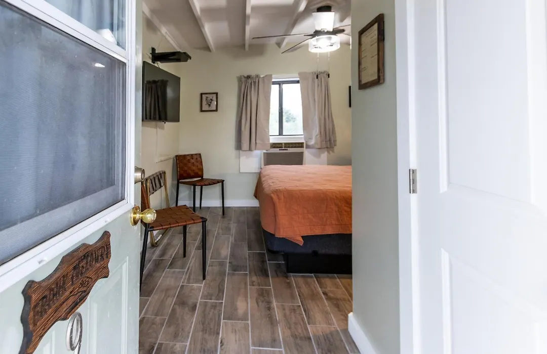 Sagebrush Inn-1